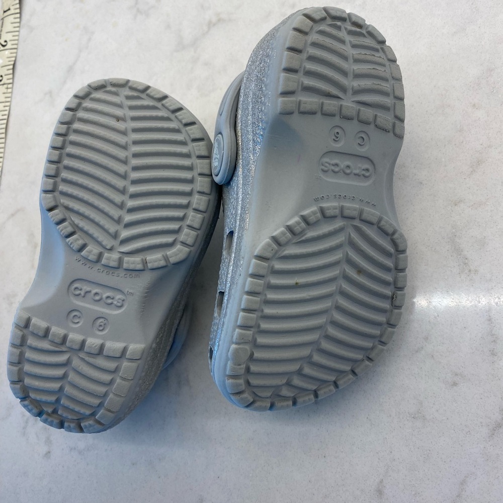 Crocs size 7 - Picture 4 of 4